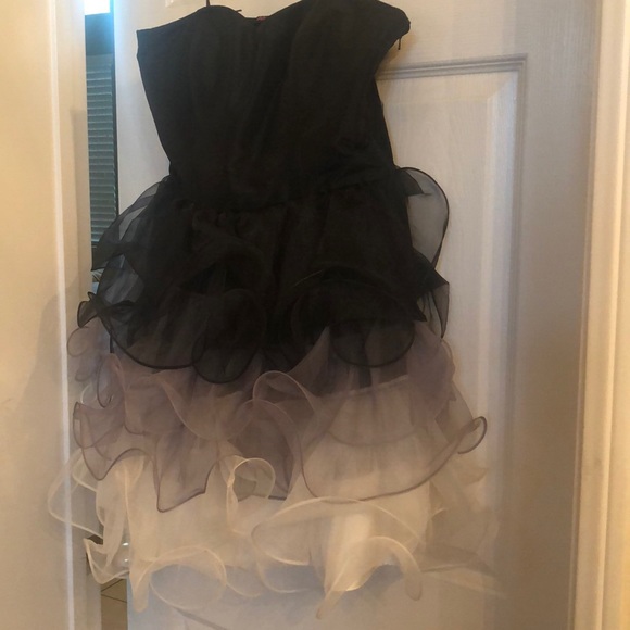 Betsey Johnson Prom Dress - Picture 3 of 7